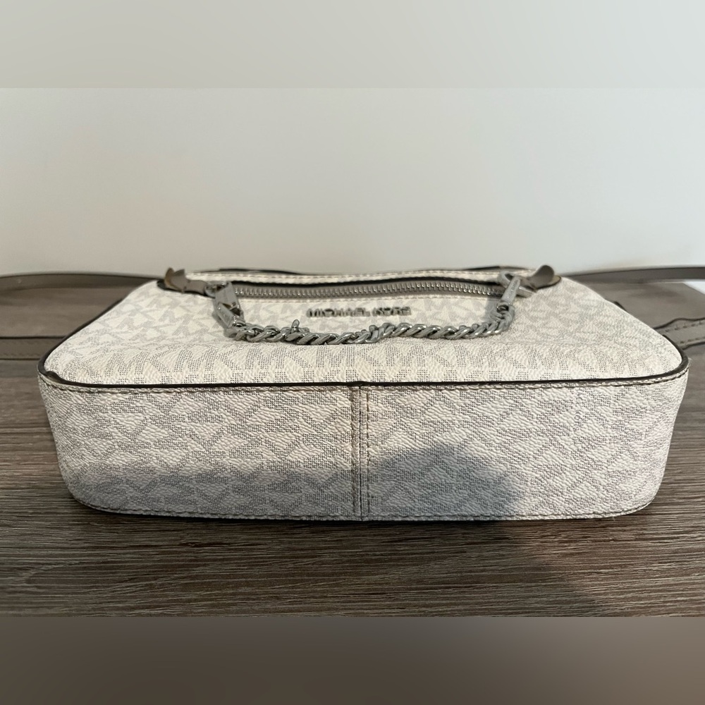 Michael Kors Gray Silver Crossbody Bag with Chain Detail - Picture 2 of 8